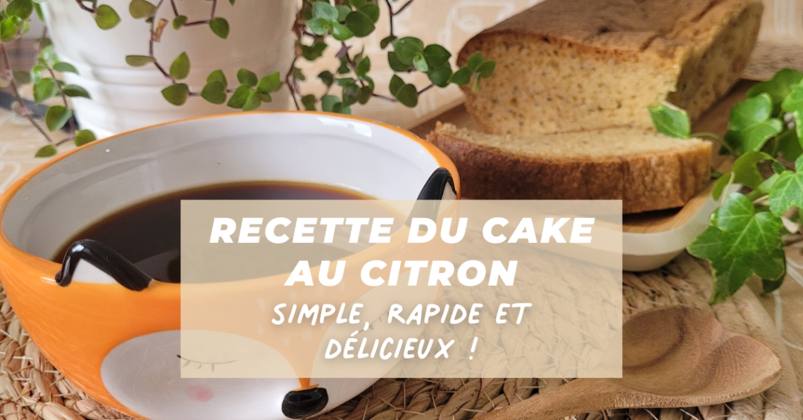 Bol petit déjeuner renard rempli de café avec un cake au citron en arrière-plan