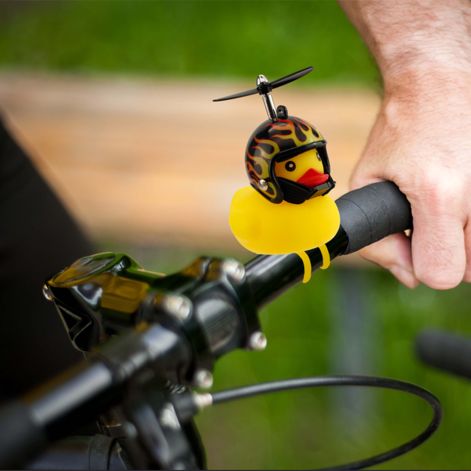 Canard en plastique pour vélo avec casque - Coloré